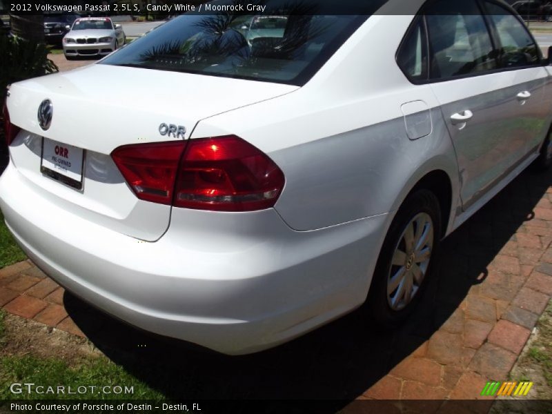 Candy White / Moonrock Gray 2012 Volkswagen Passat 2.5L S