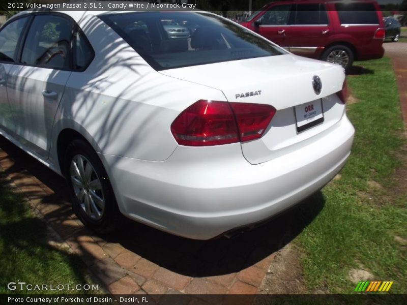 Candy White / Moonrock Gray 2012 Volkswagen Passat 2.5L S