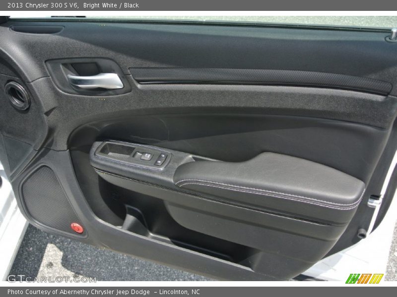 Bright White / Black 2013 Chrysler 300 S V6