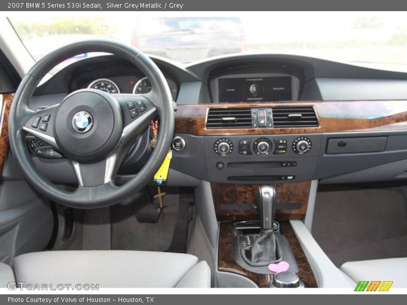 Dashboard of 2007 5 Series 530i Sedan