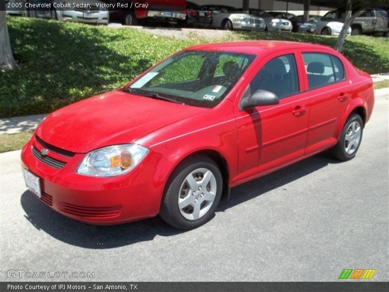 Victory Red / Gray 2005 Chevrolet Cobalt Sedan