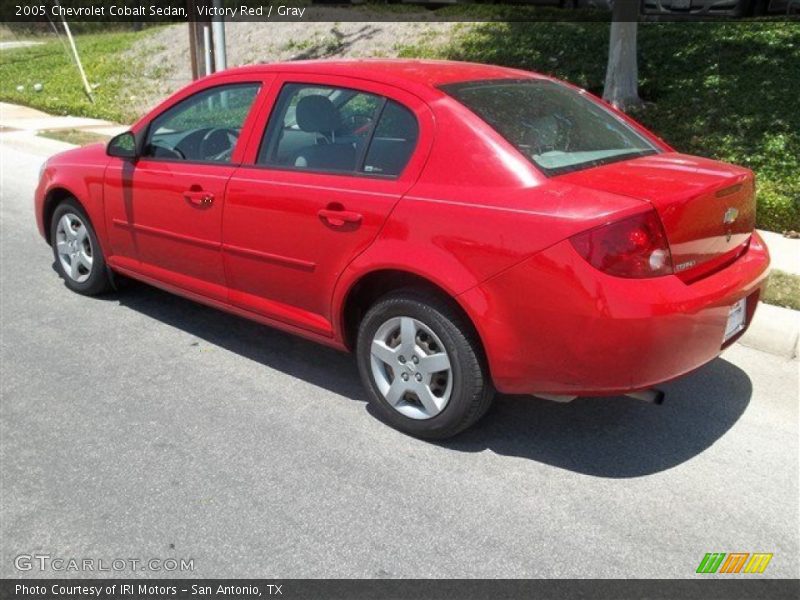 Victory Red / Gray 2005 Chevrolet Cobalt Sedan