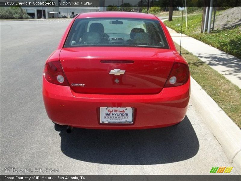 Victory Red / Gray 2005 Chevrolet Cobalt Sedan