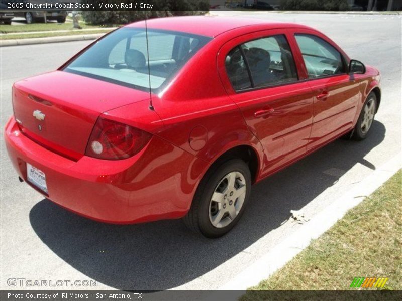 Victory Red / Gray 2005 Chevrolet Cobalt Sedan