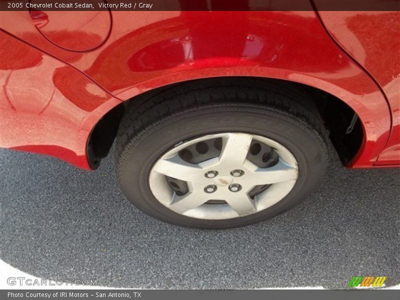 Victory Red / Gray 2005 Chevrolet Cobalt Sedan