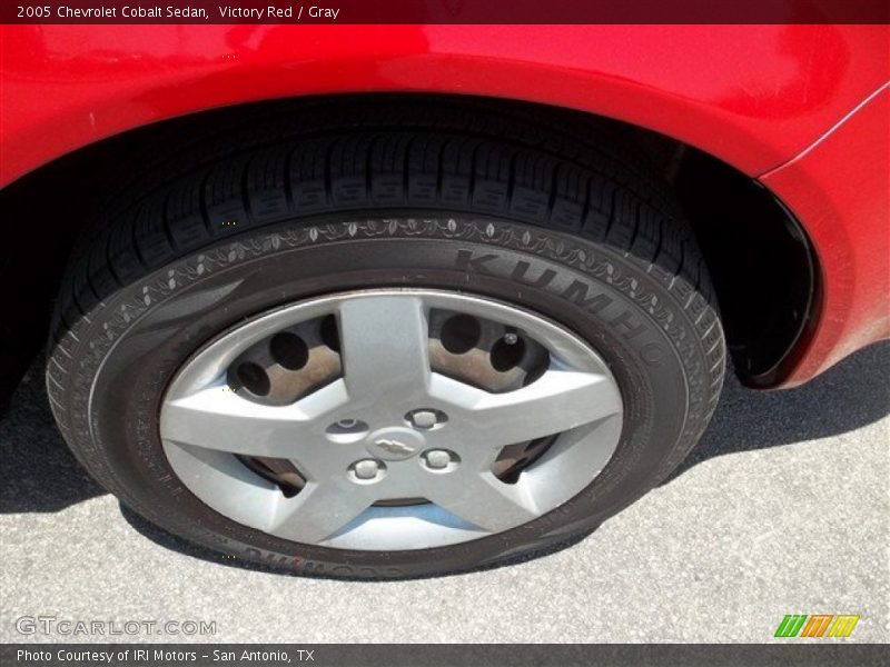 Victory Red / Gray 2005 Chevrolet Cobalt Sedan