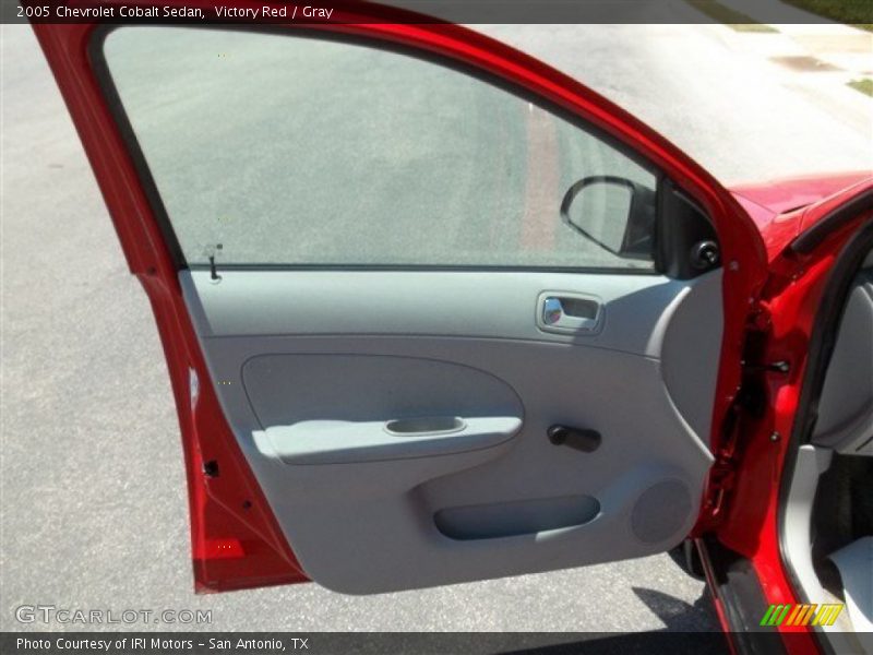 Victory Red / Gray 2005 Chevrolet Cobalt Sedan