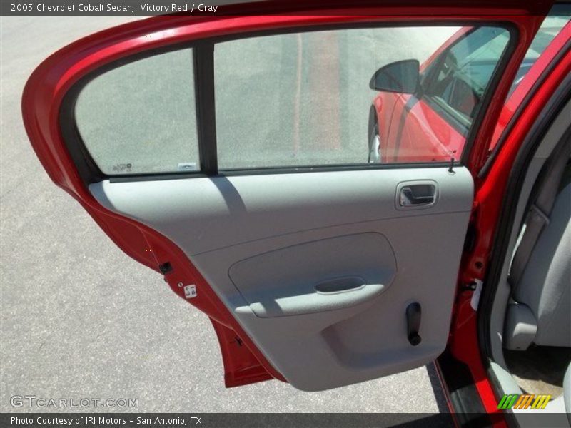 Victory Red / Gray 2005 Chevrolet Cobalt Sedan