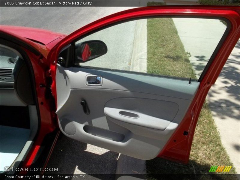 Victory Red / Gray 2005 Chevrolet Cobalt Sedan