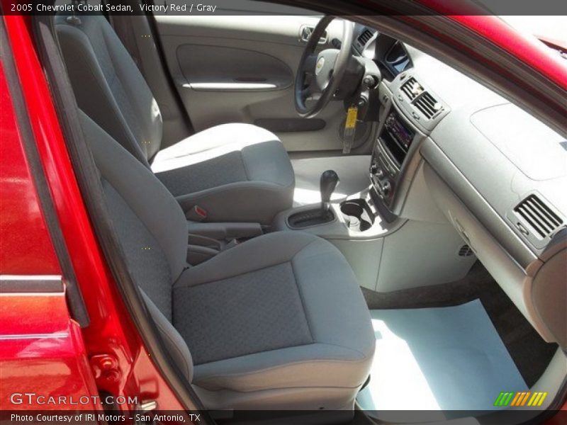Victory Red / Gray 2005 Chevrolet Cobalt Sedan