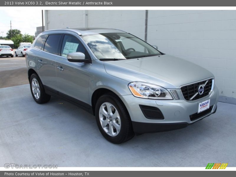 Electric Silver Metallic / Anthracite Black 2013 Volvo XC60 3.2