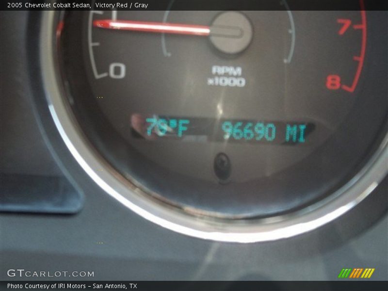 Victory Red / Gray 2005 Chevrolet Cobalt Sedan