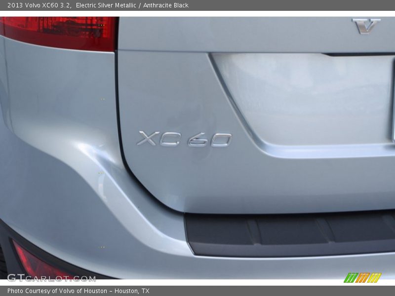 Electric Silver Metallic / Anthracite Black 2013 Volvo XC60 3.2