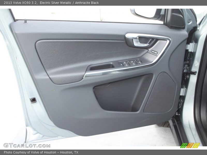 Electric Silver Metallic / Anthracite Black 2013 Volvo XC60 3.2
