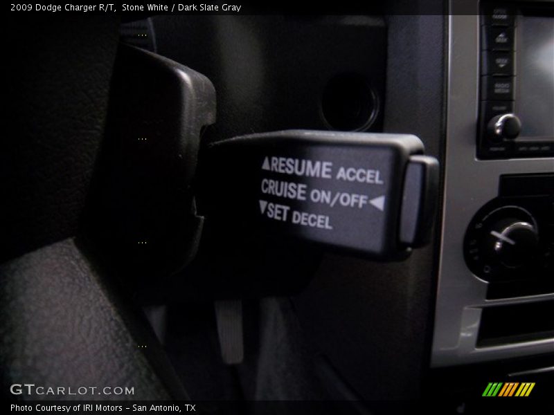 Stone White / Dark Slate Gray 2009 Dodge Charger R/T