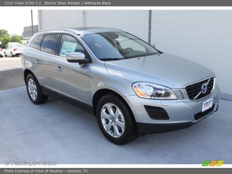 Electric Silver Metallic / Anthracite Black 2013 Volvo XC60 3.2