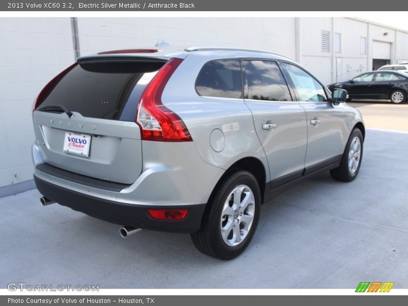 Electric Silver Metallic / Anthracite Black 2013 Volvo XC60 3.2
