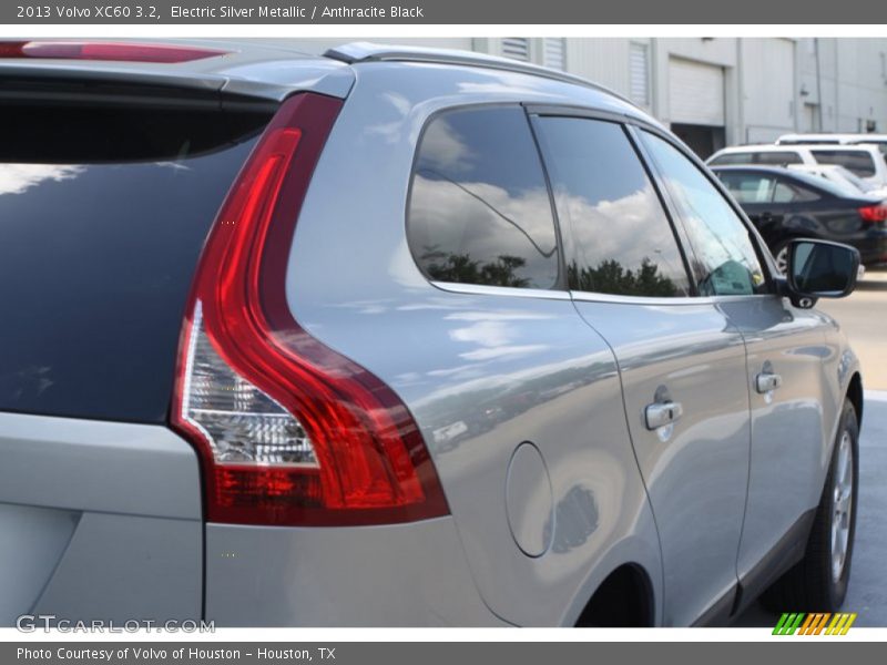 Electric Silver Metallic / Anthracite Black 2013 Volvo XC60 3.2