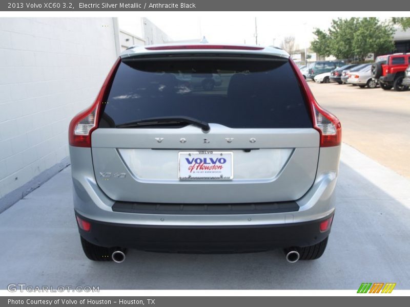 Electric Silver Metallic / Anthracite Black 2013 Volvo XC60 3.2