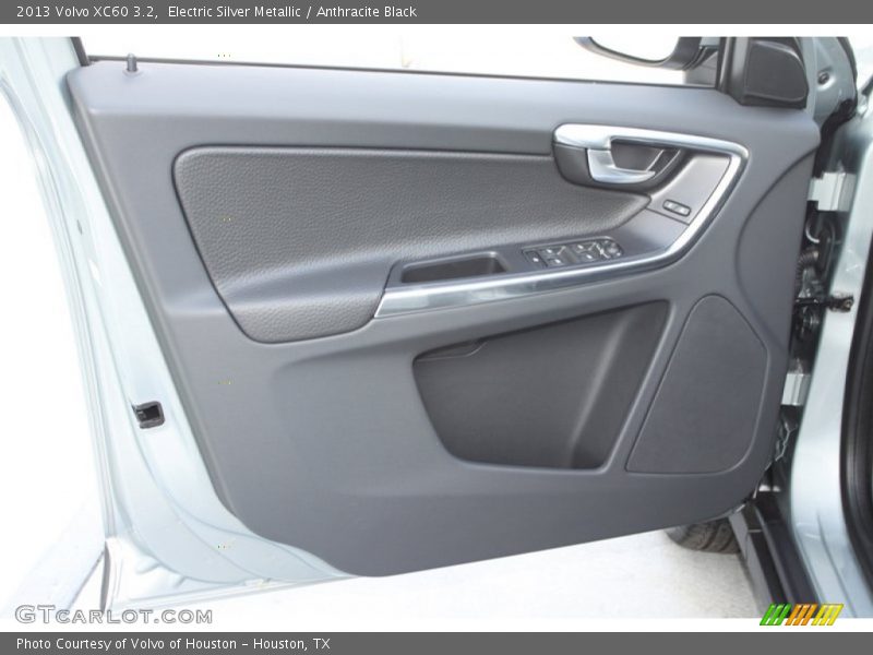 Electric Silver Metallic / Anthracite Black 2013 Volvo XC60 3.2