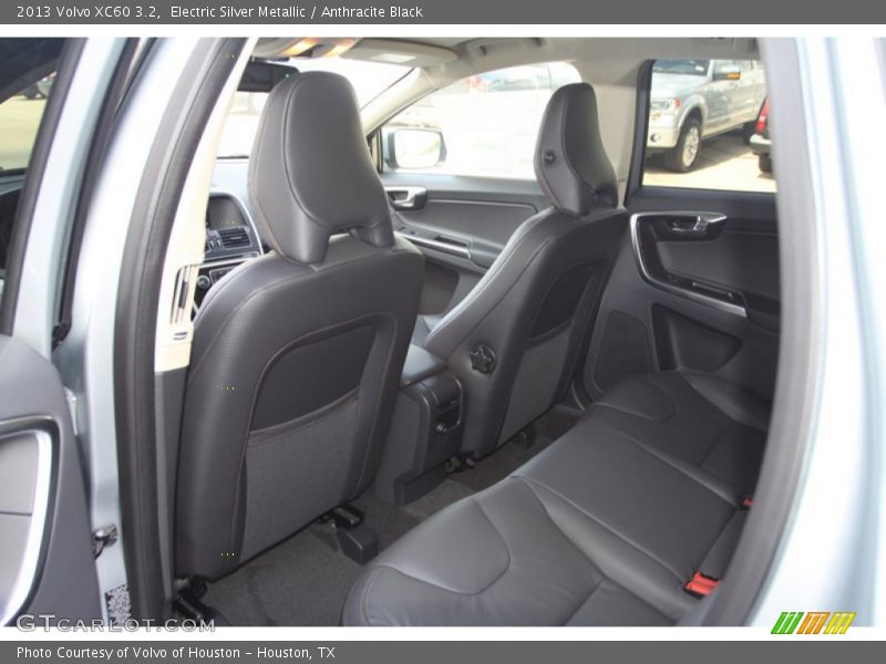 Electric Silver Metallic / Anthracite Black 2013 Volvo XC60 3.2