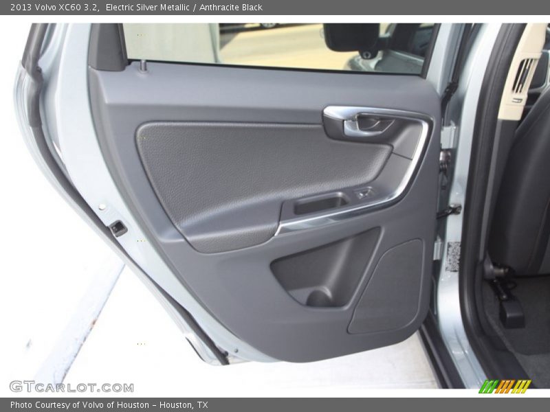 Electric Silver Metallic / Anthracite Black 2013 Volvo XC60 3.2