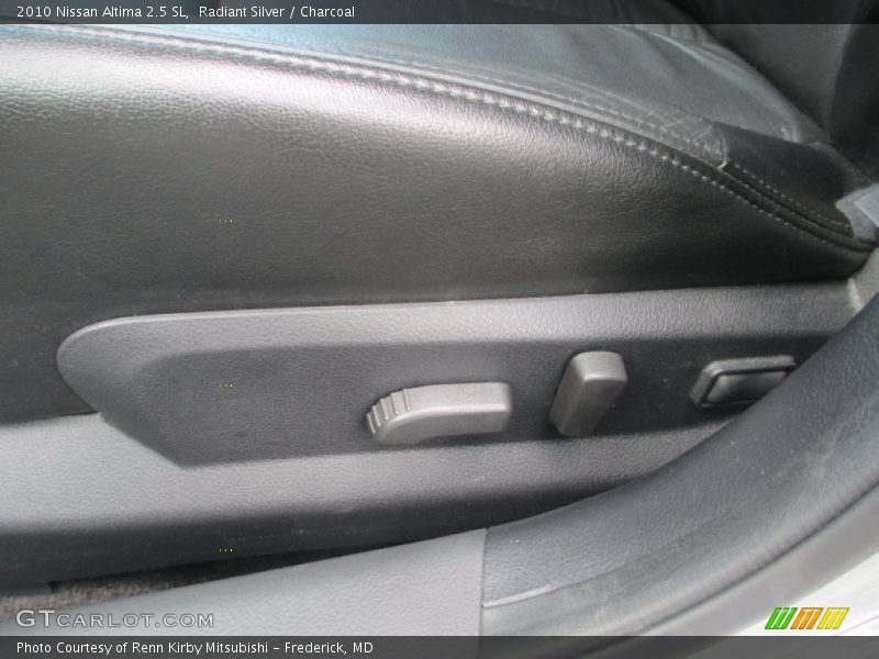 Radiant Silver / Charcoal 2010 Nissan Altima 2.5 SL
