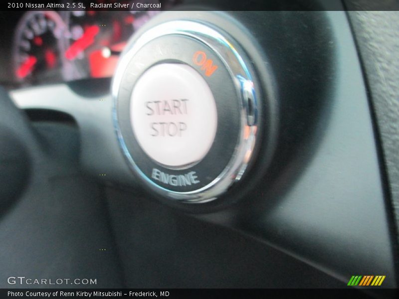 Radiant Silver / Charcoal 2010 Nissan Altima 2.5 SL
