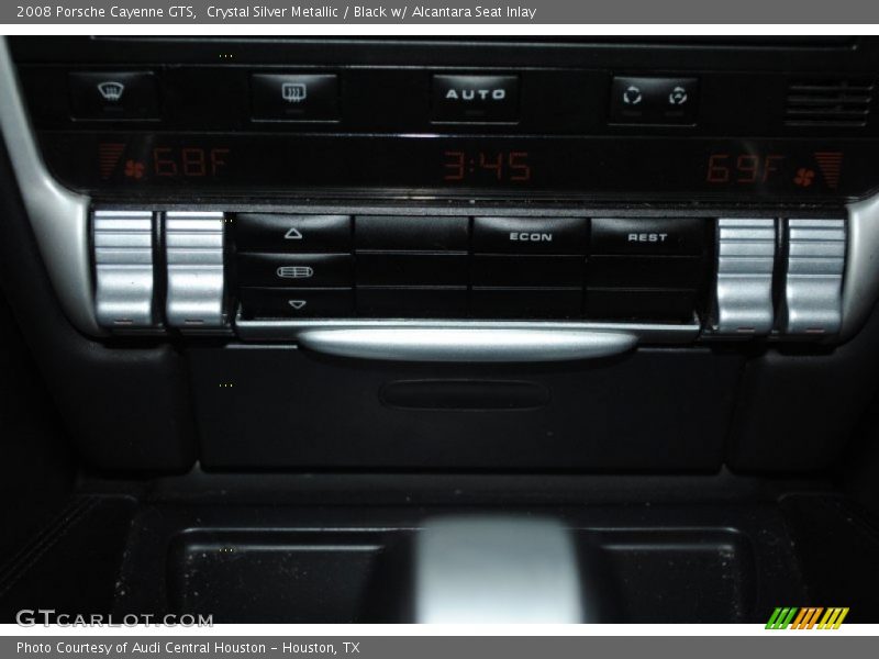 Controls of 2008 Cayenne GTS