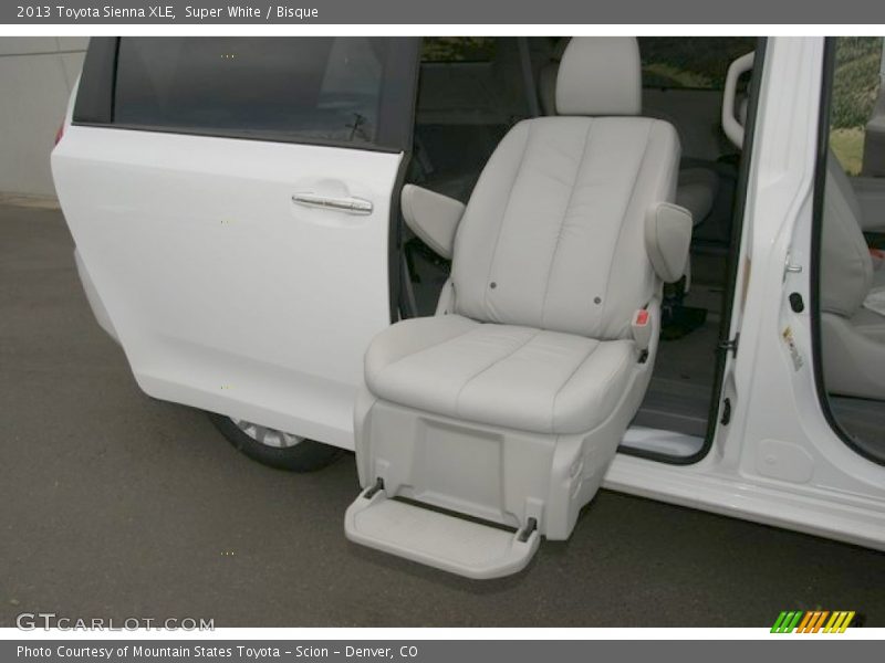 Super White / Bisque 2013 Toyota Sienna XLE