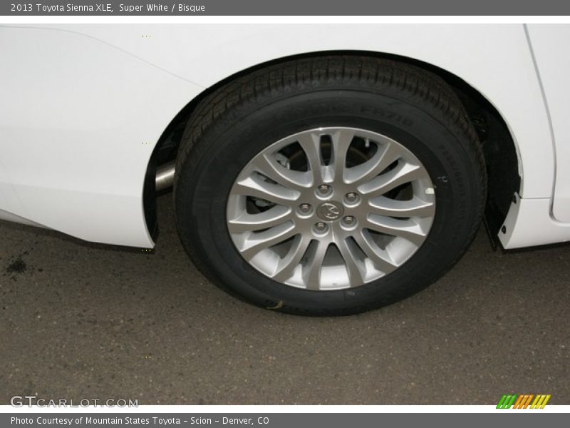 Super White / Bisque 2013 Toyota Sienna XLE
