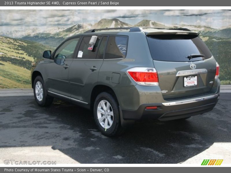 Cypress Green Pearl / Sand Beige 2013 Toyota Highlander SE 4WD