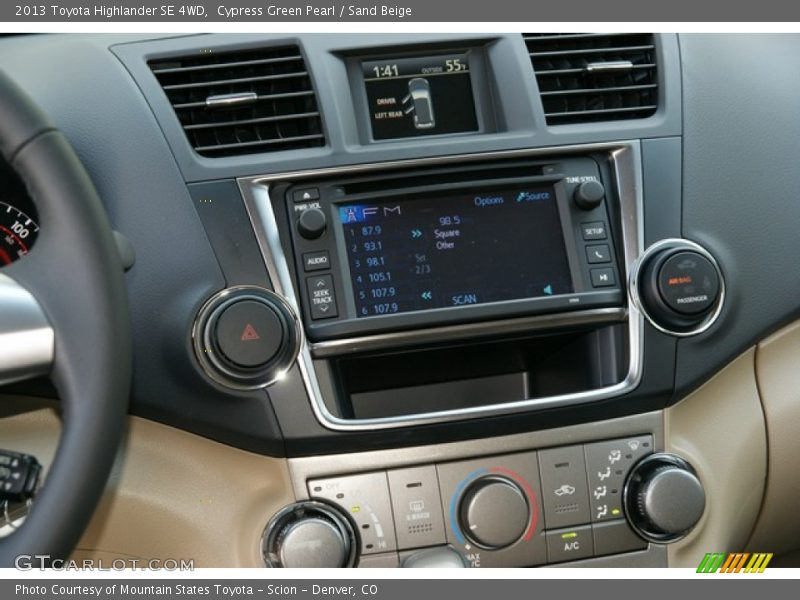 Cypress Green Pearl / Sand Beige 2013 Toyota Highlander SE 4WD