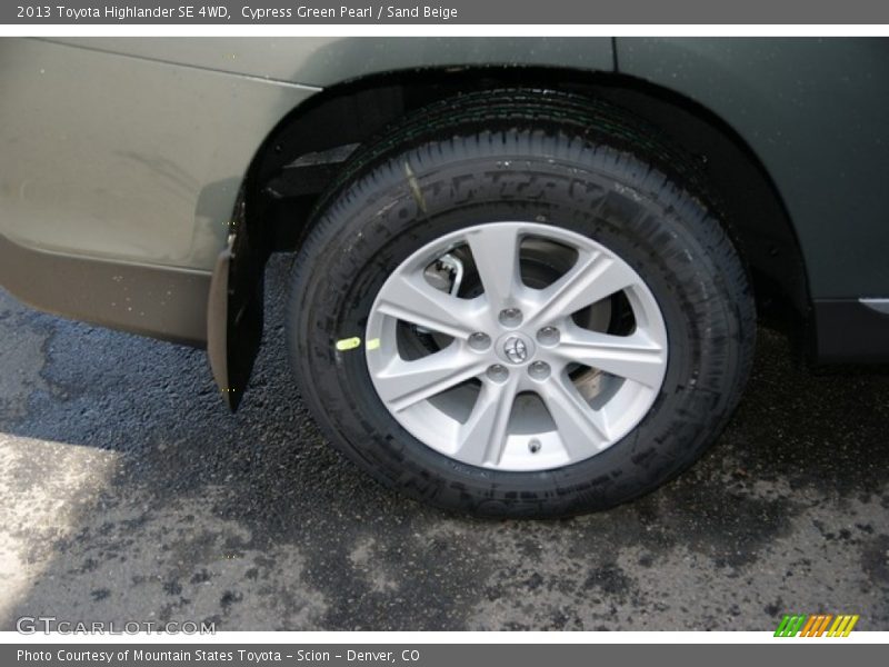 Cypress Green Pearl / Sand Beige 2013 Toyota Highlander SE 4WD