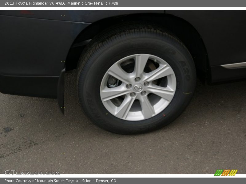 Magnetic Gray Metallic / Ash 2013 Toyota Highlander V6 4WD