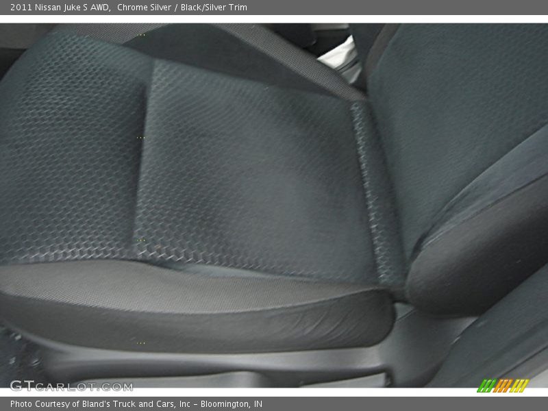 Chrome Silver / Black/Silver Trim 2011 Nissan Juke S AWD