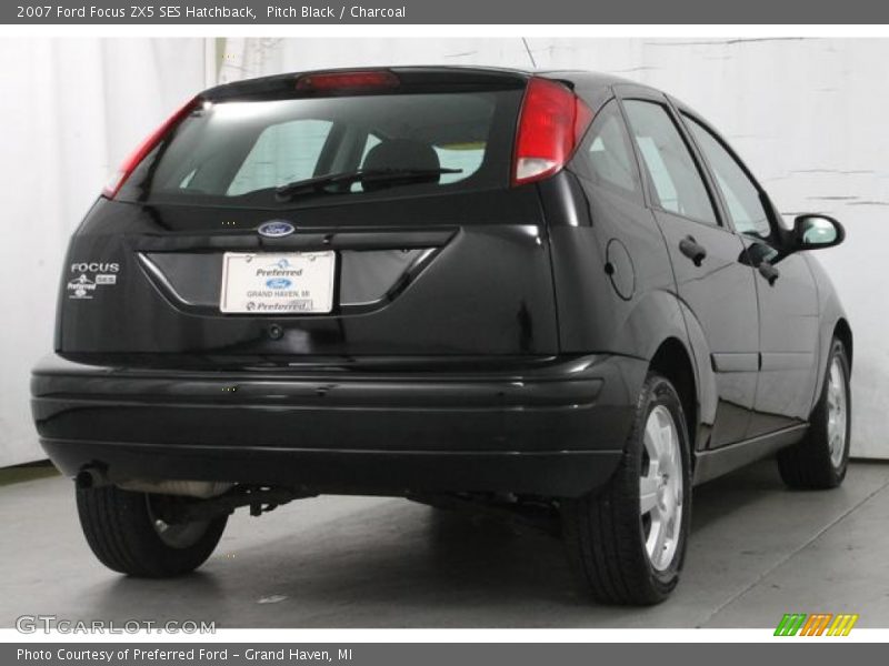 Pitch Black / Charcoal 2007 Ford Focus ZX5 SES Hatchback