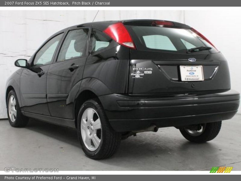 Pitch Black / Charcoal 2007 Ford Focus ZX5 SES Hatchback