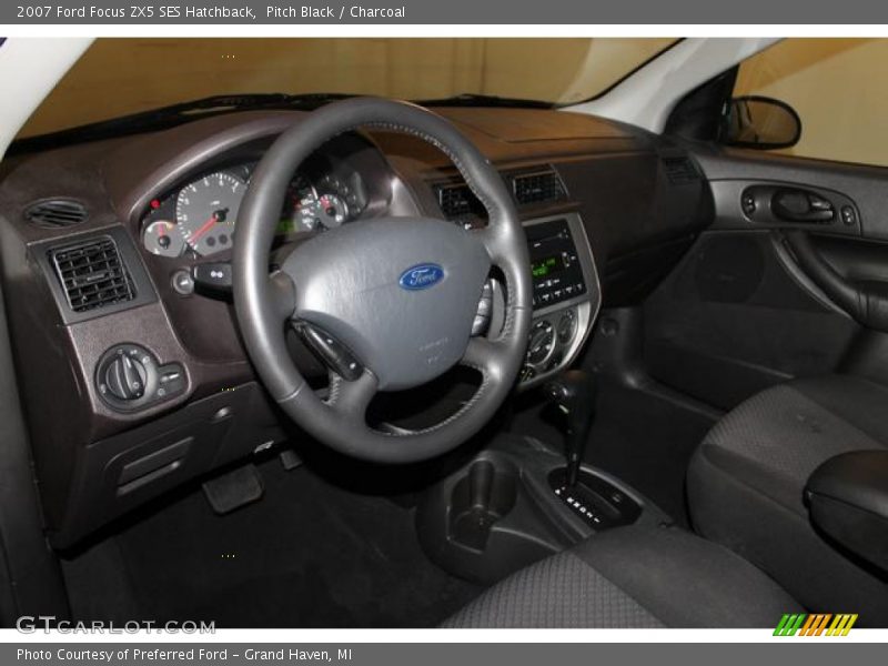 Pitch Black / Charcoal 2007 Ford Focus ZX5 SES Hatchback