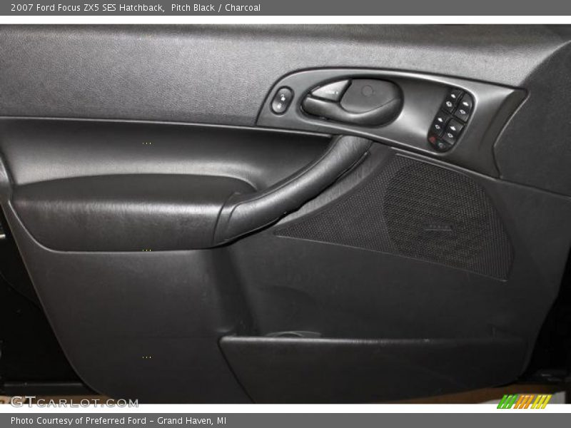 Pitch Black / Charcoal 2007 Ford Focus ZX5 SES Hatchback
