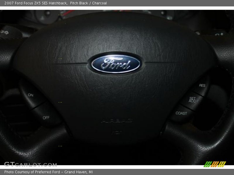 Pitch Black / Charcoal 2007 Ford Focus ZX5 SES Hatchback