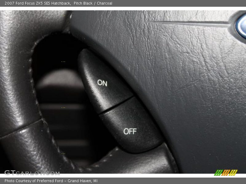 Pitch Black / Charcoal 2007 Ford Focus ZX5 SES Hatchback