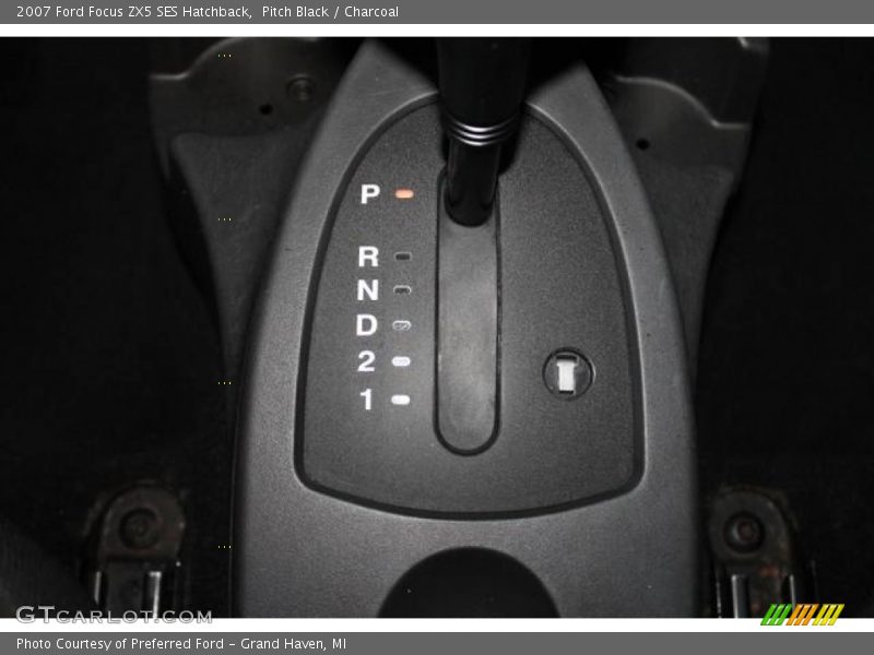 Pitch Black / Charcoal 2007 Ford Focus ZX5 SES Hatchback