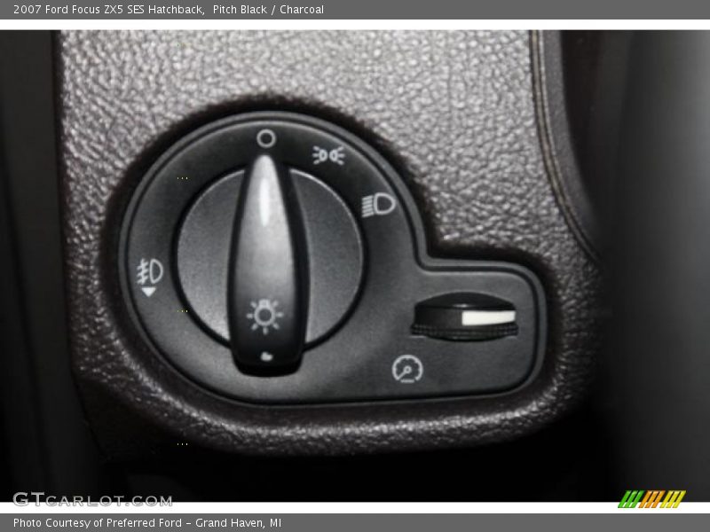 Pitch Black / Charcoal 2007 Ford Focus ZX5 SES Hatchback