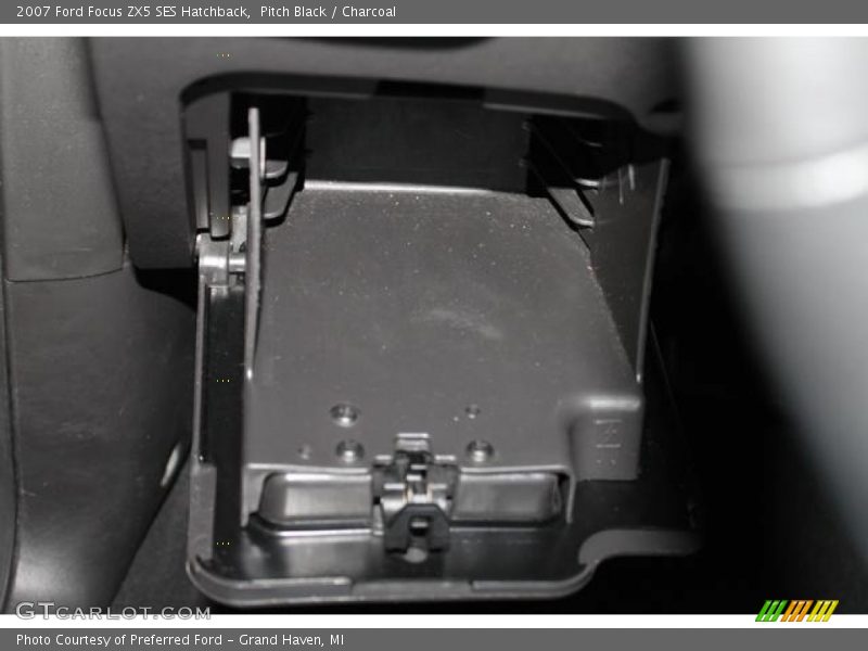 Pitch Black / Charcoal 2007 Ford Focus ZX5 SES Hatchback