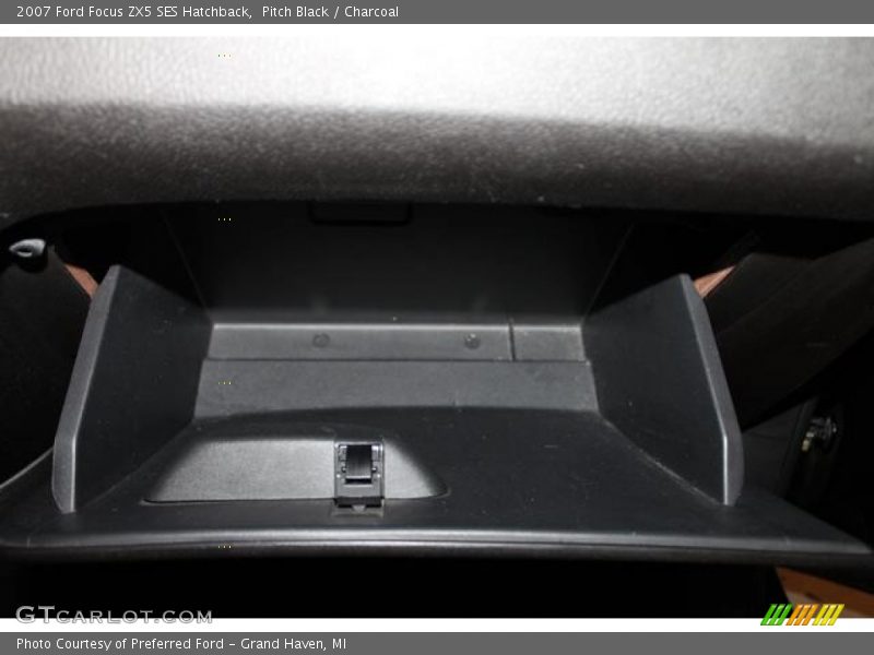 Pitch Black / Charcoal 2007 Ford Focus ZX5 SES Hatchback