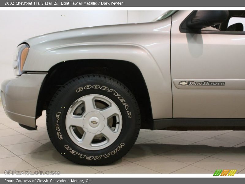 Light Pewter Metallic / Dark Pewter 2002 Chevrolet TrailBlazer LS