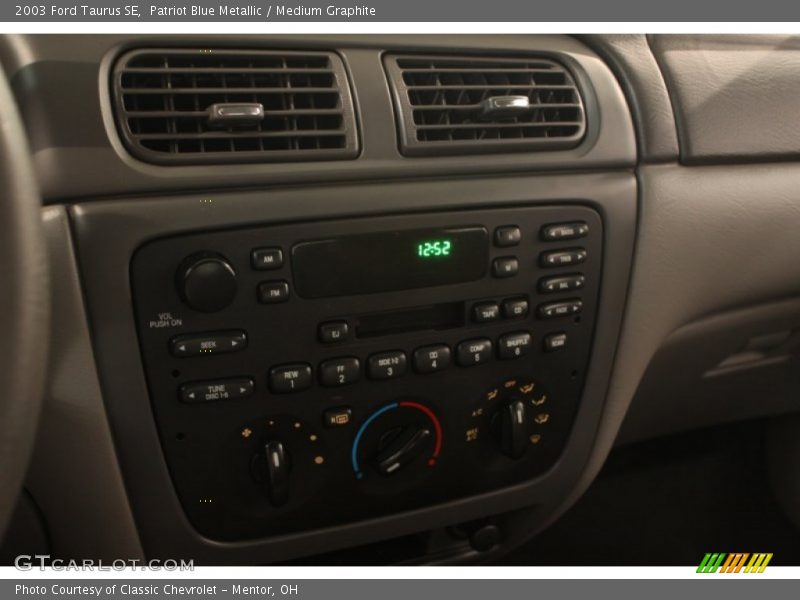 Patriot Blue Metallic / Medium Graphite 2003 Ford Taurus SE