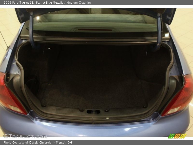 Patriot Blue Metallic / Medium Graphite 2003 Ford Taurus SE