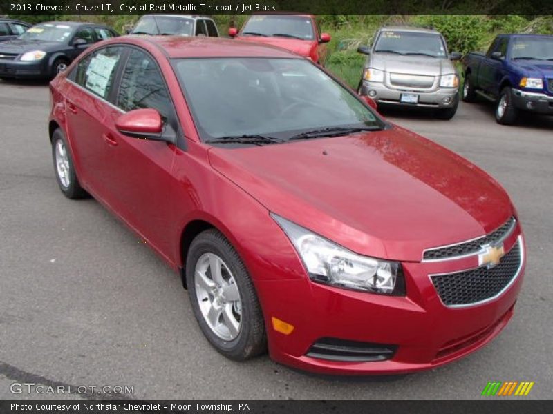 Front 3/4 View of 2013 Cruze LT